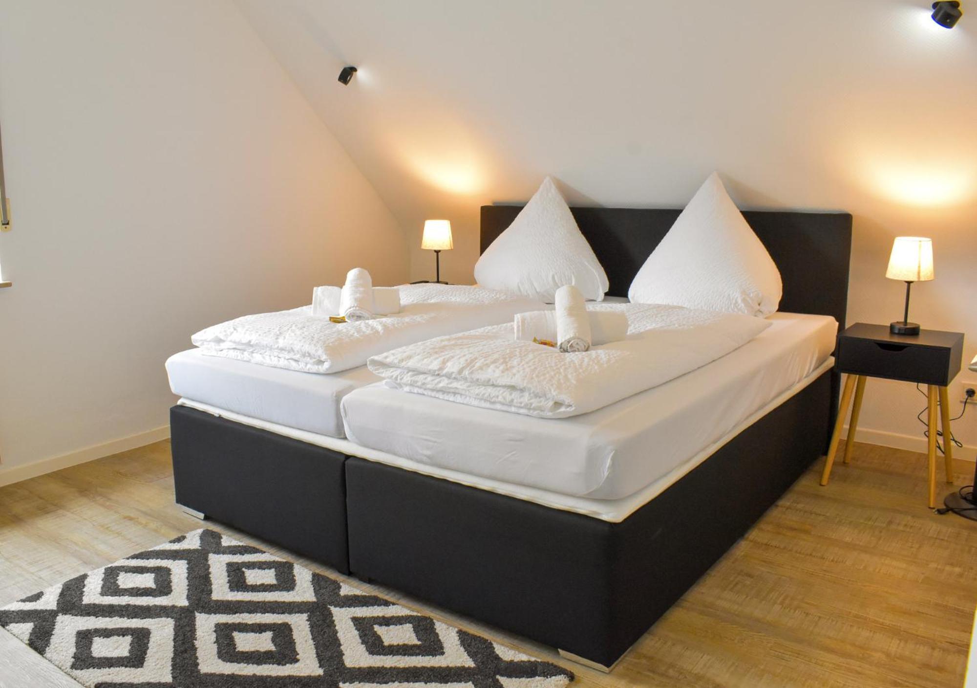Hotel Emmerich Виннинген Экстерьер фото